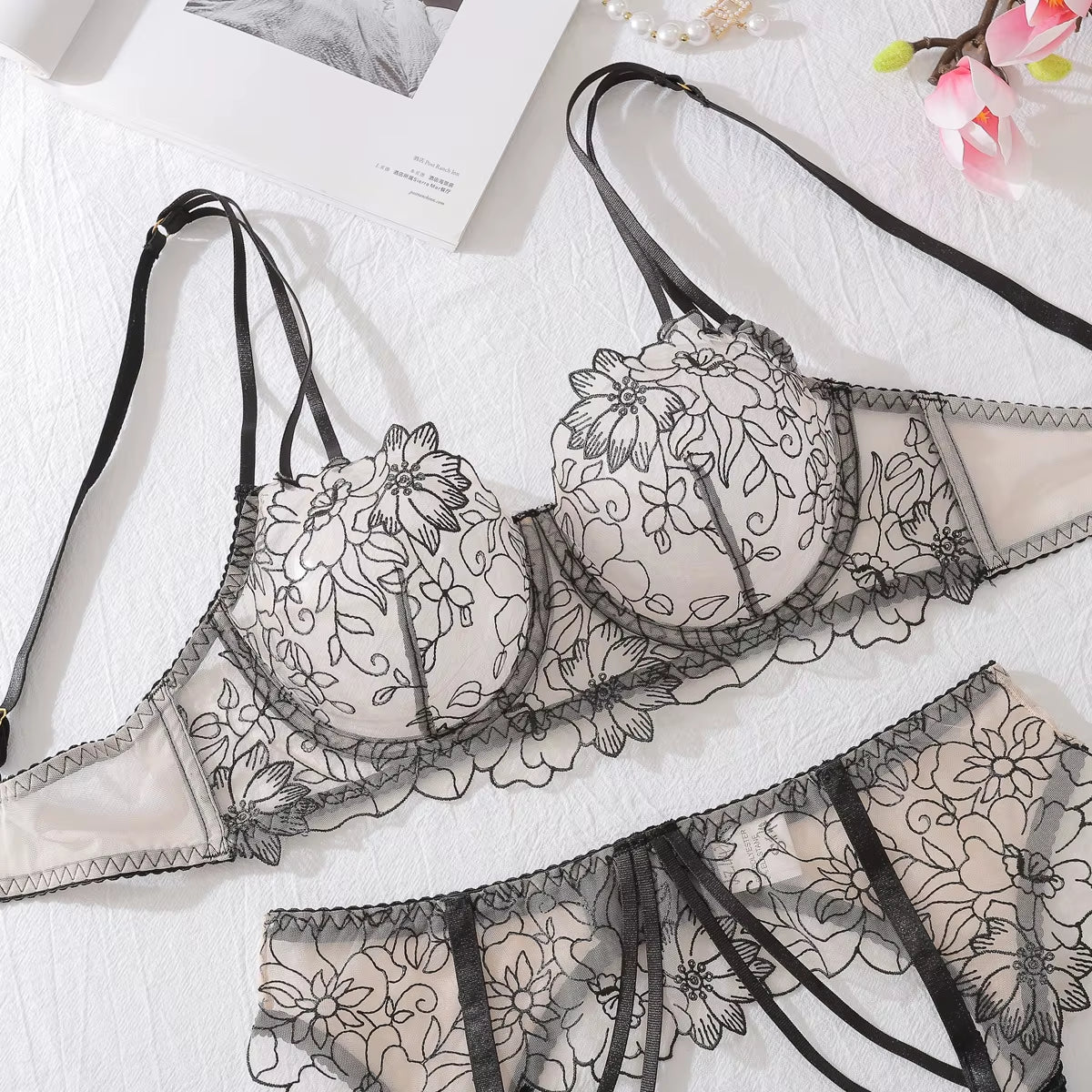 OEM 2025 Fashion Sexy Lace Bra Set Mesh Hollow Out Transparent Slim Fit Sexy Lingerie Underwear 4Pcs Lingerie Women